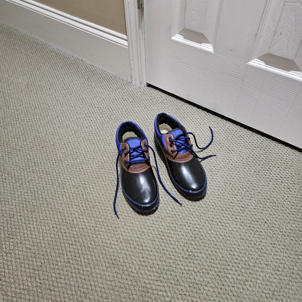 Women's All Weather Shoes - Size 8